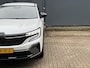 Renault Espace E-Tech full hybrid 200 esprit Alpine 7p. / Fabrieksgarantie tot 02-2027 / Dealer onderhouden / 7 persoons / 1.500 kg trekgewicht / Elektrische stoelen met massage functie / Elektrische klep / HUD / Camera 360° / Navi / Apple Carplay Android / 20" LM wielen / All Season banden /