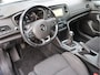 Renault Megane Estate 1.3 TCe Limited 115 Pk Benzine * Navigatie * Trekhaak * Vierseizoenenbanden * Climate & Cruise Control * Keyless Entry & Start * Vingerhoets; Vierde Generatie Eersteklas Service !