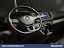 Volkswagen Crafter 2.0 TDI 141pk L3H3 L2H2 Euro6 Airco | 3000kg Trekhaak | Apple Carplay | Android Auto Cruisecontrol, Stoelverwarming, Parkeersensoren, Bijrijdersbank