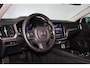 Volvo V60 T6 Recharge AWD Essential Bright - IntelliSafe Assist & Surround - Parkeercamera achter - Verwarmde voorstoelen, stuur & achterbank - Parkeersensoren voor & achter - High Performance audio - Elektr. inklapbare trekhaak - 18' LMV