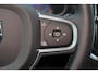Volvo V60 T6 Recharge AWD Essential Bright - IntelliSafe Assist & Surround - Parkeercamera achter - Verwarmde voorstoelen, stuur & achterbank - Parkeersensoren voor & achter - High Performance audio - Elektr. inklapbare trekhaak - 18' LMV
