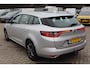 Renault Megane Estate 1.5 dCi Limited Navigatie, Trekhaak, Climate control, Cruise control, Lichtmetalen wielen