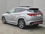 Hyundai Tucson 1.6 T-GDI 230pk HEV N Line Sky Automaat / Fabrieksgarantie tot 04-2029 / 1600kg Trekgewicht / Panoramadak / Elektrische Stoelen met Memory / elektrisch glazen panorama-dak / Rondomzicht camera / Stuur-, Stoel en Achterbank verwarming /