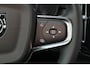 Volvo XC40 T5 Recharge Ultimate Dark Panorama/schuifdak - IntelliSafe Assist & Surround - 360º Camera - Harman/Kardon audio - Verwarmde voorstoelen & stuur - Parkeersensoren voor & achter - Extra getint glas - 19' LMV