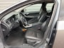 Volvo V60 Cross Country 2.0 D3 Momentum / bi-xenon koplampen / Trekhaak / Verwarmbare voorruit /