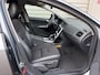 Volvo V60 Cross Country 2.0 D3 Momentum / bi-xenon koplampen / Trekhaak / Verwarmbare voorruit /