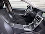 Volvo V60 Cross Country 2.0 D3 Momentum / bi-xenon koplampen / Trekhaak / Verwarmbare voorruit /