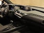 Lexus UX 250h Preference Line - CLIMATE CONTROL - ALCANTARA BEKLEDING - PARKEERSENSOREN VOOR/ ACHTER - CAMERA - DODEHOEK DETECTIE - KEYLESS ENTRY/ START - APPLE CARPLAY/ ANDROID AUTO