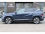 Hyundai Kona Electric Premium Sky 65.4 kWh | Achterstoelen verwarmd | Cruise control adaptief met Stop&Go en stuurhulp | Dodehoekdetectie met correctie