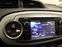 Toyota Yaris 1.5 Full Hybrid Dynamic - ORIGINEEL NEDERLANDSE AUTO - PANORAMADAK - 4 X ELEKTRISCHE RAMEN - KEURIG ONDERHOUDEN / BOEKJES AANWEZIG - ACHTERSPOILER - ARMSTEUN VOOR - HALF LEDEREN BEKLEDING - NAVIGATIE - CAMERA - DONKER GETINTE RAMEN ACHTER - CLIMATE CONTROL -