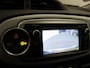 Toyota Yaris 1.5 Full Hybrid Dynamic - ORIGINEEL NEDERLANDSE AUTO - PANORAMADAK - 4 X ELEKTRISCHE RAMEN - KEURIG ONDERHOUDEN / BOEKJES AANWEZIG - ACHTERSPOILER - ARMSTEUN VOOR - HALF LEDEREN BEKLEDING - NAVIGATIE - CAMERA - DONKER GETINTE RAMEN ACHTER - CLIMATE CONTROL -
