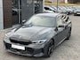 BMW 3-Serie Touring 320d xDrive M-SPORT ** LED, NAVI+, PANORAMA, HuD, TREKH, 19-inch LMV, DRAVIT GRAU ** 1e EIG - UNFALLFREI ** ** INFORMEER OOK NAAR ONZE AANTREKKELIJKE FINANCIAL-LEASE TARIEVEN **