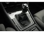 Volkswagen Golf 1.0 TSI Highline Business R Line+Alcantara+stoel-verwarming+Parkeer-Hulp+17"Lmv = SUPER PRIJS !! +APK 2027 !!