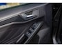 Ford Focus Wagon 1.0 EcoBoost Hybrid ST Line | Trekhaak | Stoel/stuur/voorruit verwarming | Cruise adaptief | Dodehoek detectie | Camera | Apple Carplay/Android Auto | Achteruitrijcamera | Apple Carplay/Android Auto|telefoonintegratie premium | Cruise control adaptief met Stop&Go en stuurhulp