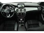 Mercedes-Benz CLA 180 OrangeArt Edition (PANORAMADAK, STOELVERWARMING, ACHTERUITRIJCAMERA, PARKEERSENSOREN, NAVIGATIE)
