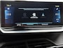 Peugeot e-2008 GT Pack 50kWh 136pk Automaat | 1ste eigenaar | 3 FASE | Schuif/Kanteldak | Dodehoekdetectie | LEER/Alcantara | Camera | LED lampen |soh 93.4%