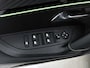 Peugeot e-2008 GT Pack 50kWh 136pk Automaat | 1ste eigenaar | 3 FASE | Schuif/Kanteldak | Dodehoekdetectie | LEER/Alcantara | Camera | LED lampen |soh 93.4%