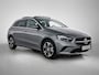 Mercedes-Benz B-klasse 250 e Business Solution Luxury Line | Panoramaschuifdak | Trekhaak | Donkergetint glas achter | GUARD 360 ° Vehicle protection Plus | Sierelementen lindehout zwart | EASY PACK achterklep | Keyless-Go comfortpakket |