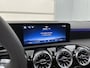 Mercedes-Benz A-klasse 250 e Business Solution AMG | Nightpakket | Panoramaschuifdak | Multibeam LED | Stoelverwarming voor | Smartphone integratie | KEYLESS GO | Extra USB-poorten |