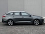 Hyundai i30 Wagon 1.0 T-GDi MHEV Comfort Smart Automaat / Goed onderhouden / Navigatie / Stuur- en stoelverwarming / Camera / Climate Control / apple Carplay Android / 17" LM wielen met All Season banden /