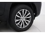 Toyota Land Cruiser 5 pers. 2.8 D-4D Professional | Trekhaak | Treeplanken | Stoel-/achterbankverwarming | Stoelventilatie | Leder | Dodehoek detectie | JBL | Navigatie | Apple Carplay / Android Auto