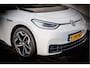Volkswagen ID.3 First Plus 58 kWh Camera/ Stoel-stuurverwarming/ Full led/ Navigatie/ Carplay/ 19" Lmv