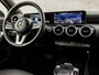 Mercedes-Benz A-klasse 200 Sport 164Pk Automaat (GROOT NAVI, CAMERA, GETINT GLAS, LEDER, STOELVERWARMING, SPORTSTOELEN, CRUISE, PARKEERSENSOREN, NIEUWSTAAT)