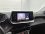 Peugeot e-208 EV Allure Pack 50 kWh 136pk | Navigatie via Apple Carplay / Android Auto | Achteruitrijcamera | 3D Cockpit | Climate Control | Adaptieve Cruise Control | Parkeersensoren | Stoelverwarming | Stof/kunstleder | Keyless | DAB+ radio | Led koplampen | Donker getint glas | 16" lichtmetalen velgen |