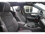 Volvo XC40 B4 Plus Black Edition Panoramisch Schuif-/Kanteldak | Adaptieve Cruise Control met Pilot Assist | Premium Audio by Harman Kardon | Elektrisch bedienbare bestuurdersstoel met geheugen | 360 Parkeercamera | Park Assist voor + achter | Verwarmbare voorstoelen + stuurwiel | Adaptieve koplampen | 20 inch Lichtmetalen velgen