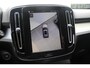 Volvo XC40 B4 Plus Black Edition Panoramisch Schuif-/Kanteldak | Adaptieve Cruise Control met Pilot Assist | Premium Audio by Harman Kardon | Elektrisch bedienbare bestuurdersstoel met geheugen | 360 Parkeercamera | Park Assist voor + achter | Verwarmbare voorstoelen + stuurwiel | Adaptieve koplampen | 20 inch Lichtmetalen velgen