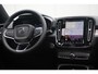 Volvo XC40 B4 Plus Black Edition Panoramisch Schuif-/Kanteldak | Adaptieve Cruise Control met Pilot Assist | Premium Audio by Harman Kardon | Elektrisch bedienbare bestuurdersstoel met geheugen | 360 Parkeercamera | Park Assist voor + achter | Verwarmbare voorstoelen + stuurwiel | Adaptieve koplampen | 20 inch Lichtmetalen velgen