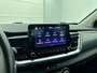 Kia Stonic 1.0 MHEV DynamicLine 100pk | Navigatie | Climate Control | Cruise Control | Achteruitrijcamera | Parkeersensoren Achter | LED | 15" Lichtmetalen Velgen | DAB Ontvanger | Apple Carplay/Android Auto |