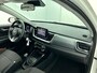 Kia Stonic 1.0 MHEV DynamicLine 100pk | Navigatie | Climate Control | Cruise Control | Achteruitrijcamera | Parkeersensoren Achter | LED | 15" Lichtmetalen Velgen | DAB Ontvanger | Apple Carplay/Android Auto |
