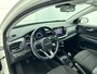 Kia Stonic 1.0 MHEV DynamicLine 100pk | Navigatie | Climate Control | Cruise Control | Achteruitrijcamera | Parkeersensoren Achter | LED | 15" Lichtmetalen Velgen | DAB Ontvanger | Apple Carplay/Android Auto |