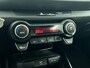 Kia Stonic 1.0 MHEV DynamicLine 100pk | Navigatie | Climate Control | Cruise Control | Achteruitrijcamera | Parkeersensoren Achter | LED | 15" Lichtmetalen Velgen | DAB Ontvanger | Apple Carplay/Android Auto |