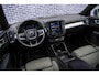 Volvo XC40 B4 Core | Adaptieve Cruise Control | Trekhaak | Standkachel | Keyless | Parkeercamera | Dodehoek Detectie | Donker Getint Glas | Stoel-/Stuurverwarming |