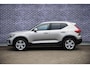 Volvo XC40 B4 Core | Adaptieve Cruise Control | Trekhaak | Standkachel | Keyless | Parkeercamera | Dodehoek Detectie | Donker Getint Glas | Stoel-/Stuurverwarming |