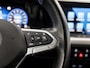 Volkswagen Golf 2.0 TDI Golf (APPLE CARPLAY, GROOT NAVI, KEYLESS, SPORTSTOELEN, PARKEERSENSOREN, SFEERVERLICHTING, STUUR/STOELVERWARMING, LM VELGEN, NIEUWE APK, NIEUWSTAAT)