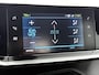 Peugeot e-2008 EV Active 50 kWh 136pk Automaat | Afneembare Trekhaak | Navigatie | Climate Control | Cruise Control | 16" Lichtmetalen Velgen | LED | DAB Ontvanger | Apple Carplay/Android Auto |