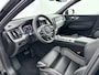Volvo XC60 T6 Recharge Plus Dark | 19" Allseason | Sportstoelen | Trekhaak | Full LED | Elektrisch verstelbare stoelen | Panoramadak | Adaptieve cruise | BLIS | Stoel/stuur/achterbankverwarming | Parkeercamera