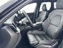 Volvo XC60 T6 Recharge Plus Dark | 19" Allseason | Sportstoelen | Trekhaak | Full LED | Elektrisch verstelbare stoelen | Panoramadak | Adaptieve cruise | BLIS | Stoel/stuur/achterbankverwarming | Parkeercamera