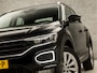 Volkswagen T-Roc 1.0 TSI Sport (APPLE CARPLAY, GROOT NAVI, CLIMATE, CAMERA, LED KOPLAMPEN, SPORTSTOELEN, ADAPTIVE CRUISE, DAB+, NIEUWSTAAT)