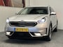 Kia Niro 1.6 GDi HYBRID EXECUTIVE LINE AUTOMAAT TREKHAAK NAVIGATIE A RIJ CAMERA STUUR EN STOELVERWARMING LEDER INT APPLE CARPLAY 18 INCH LMV ZEER MOOI !!