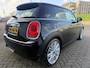 MINI Cooper Mini 1.5 Chili Business van 3de Eig met parkeersensoren en navigatie en bluetooth telefoon en airco