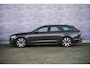 Volvo V90 2.0 T8 Plug-in hybrid AWD Ultra Dark | Trekhaak | Panoramadak | 360 Camera | Gelaagd Glas | Stoel en Stuurverwarming | Head Up Display | Leder Dashboard |