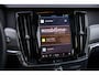 Volvo V90 2.0 T8 Plug-in hybrid AWD Ultra Dark | Trekhaak | Panoramadak | 360 Camera | Gelaagd Glas | Stoel en Stuurverwarming | Head Up Display | Leder Dashboard |