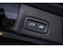 Volvo V90 2.0 T8 Plug-in hybrid AWD Ultra Dark | Trekhaak | Panoramadak | 360 Camera | Gelaagd Glas | Stoel en Stuurverwarming | Head Up Display | Leder Dashboard |