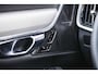Volvo V90 2.0 T8 Plug-in hybrid AWD Ultra Dark | Trekhaak | Panoramadak | 360 Camera | Gelaagd Glas | Stoel en Stuurverwarming | Head Up Display | Leder Dashboard |