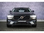 Volvo V90 2.0 T8 Plug-in hybrid AWD Ultra Dark | Trekhaak | Panoramadak | 360 Camera | Gelaagd Glas | Stoel en Stuurverwarming | Head Up Display | Leder Dashboard |