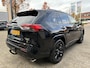 Toyota RAV4 2.5 HYBRID AWD BLACK EDITION ALARMKLASSE-3 PANODAK TREKHAAK 1650KG-TREKGEW JBL-AUDIO BLIND-SPOT PARK-SENSOREN STOELVERW 360° CAMERA EL-STOEL NL-AUTO UNIEKE KM-STAND